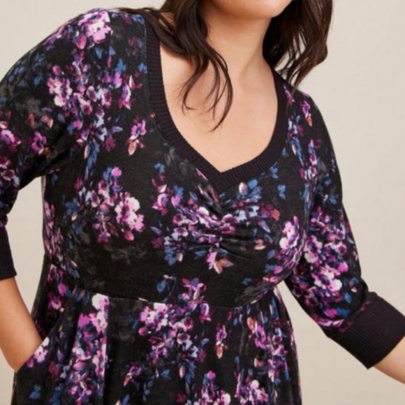 🆕 Floral Super Soft Plush V-Neck Skater Dress 0 L 12 NWT Torrid New! Black - Picture 3 of 5